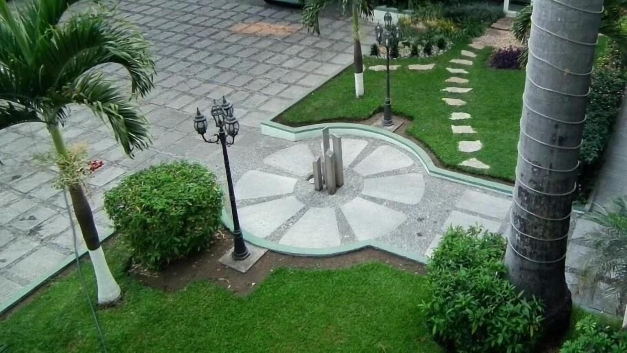 image-housing-carousel