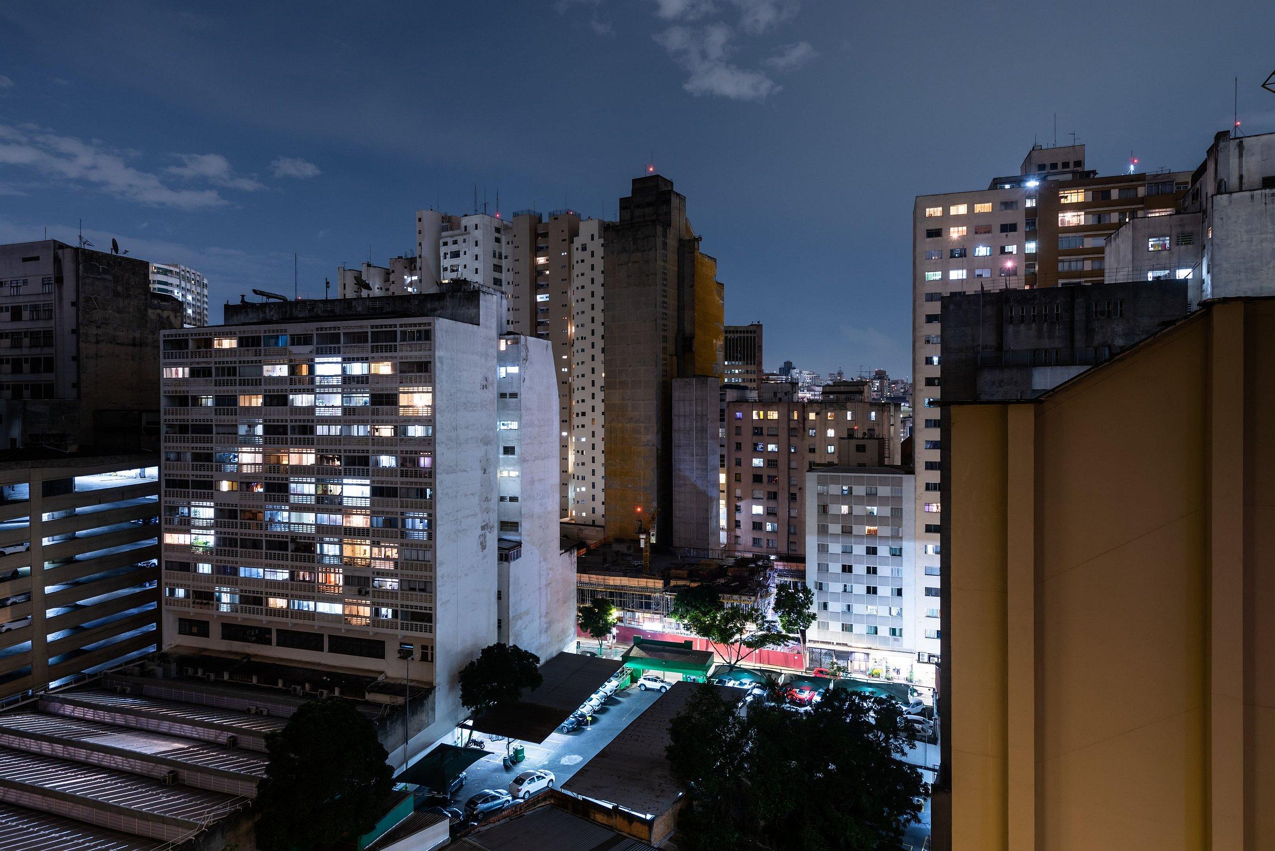 image-housing-carousel