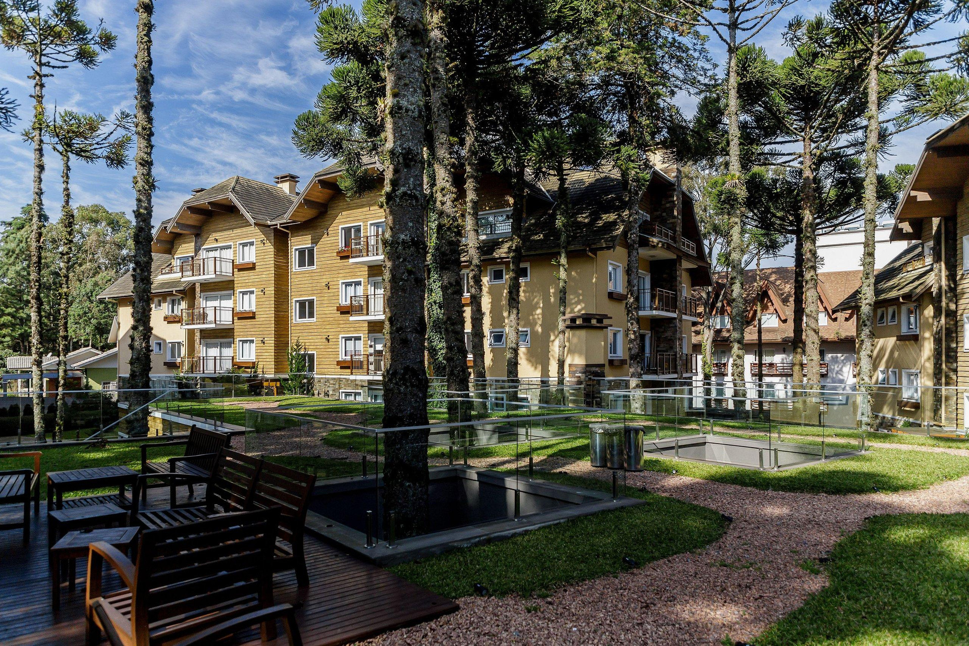 image-housing-carousel