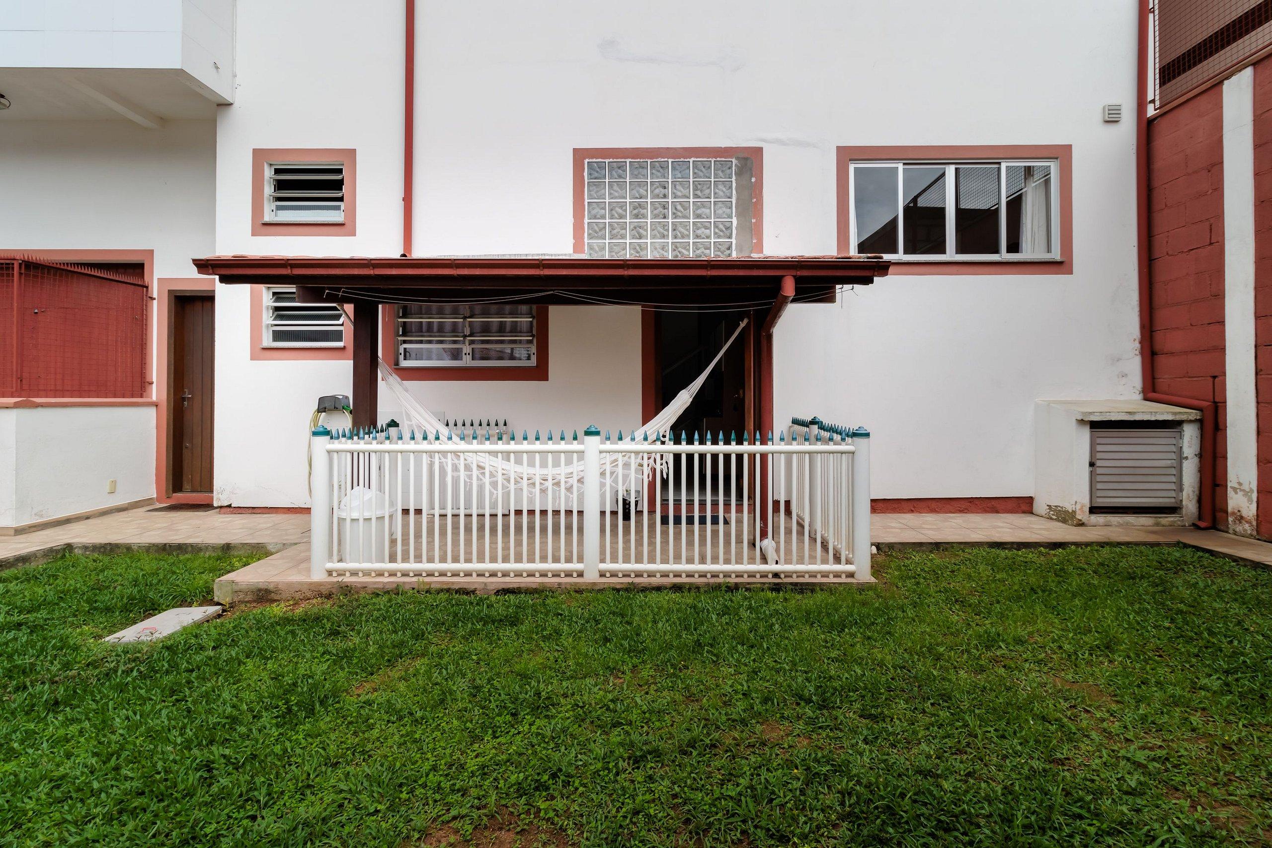 image-housing-carousel