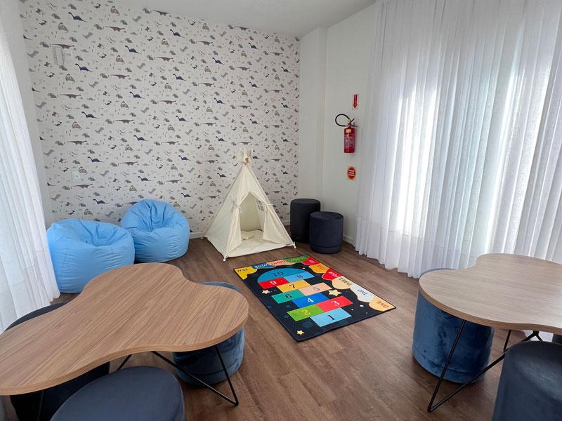 image-housing-carousel