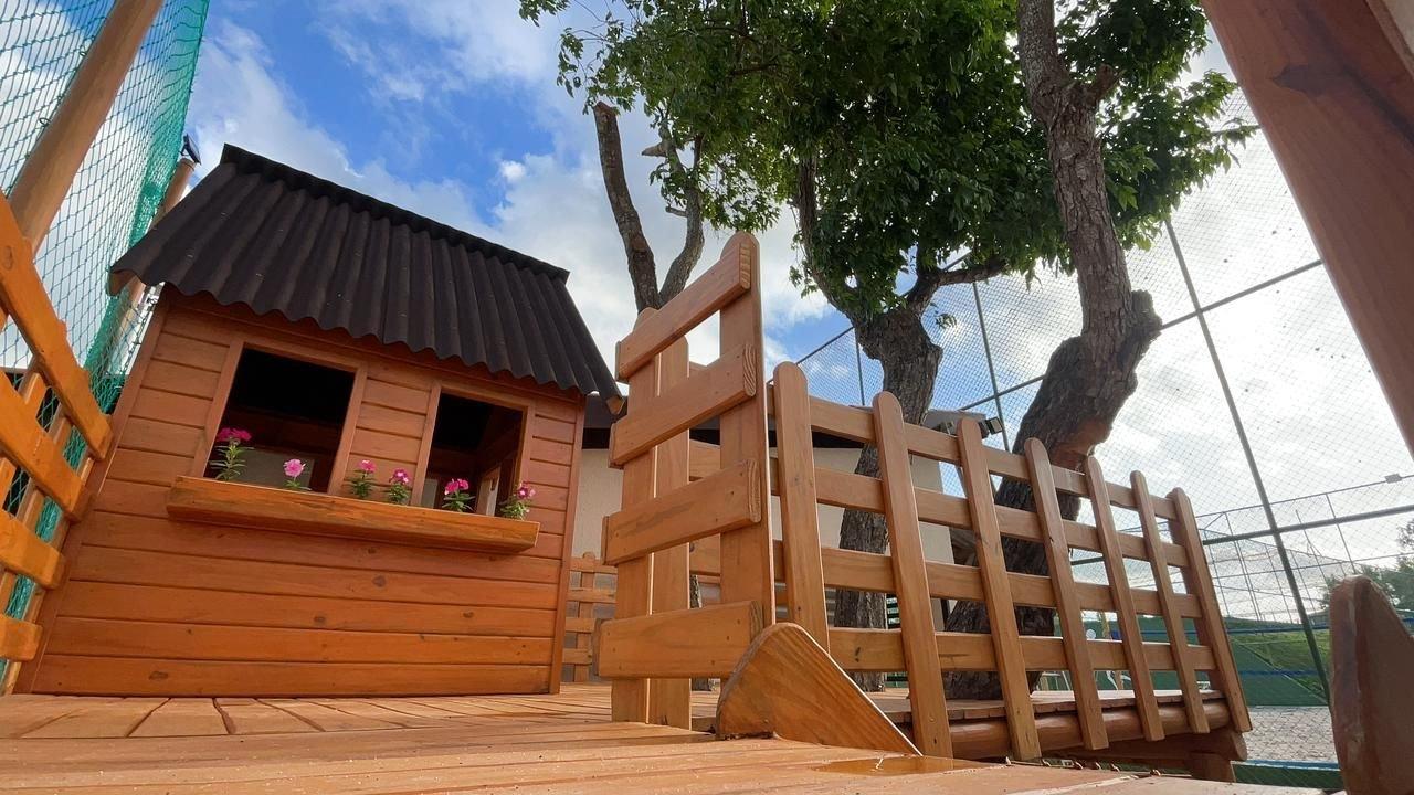 image-housing-carousel