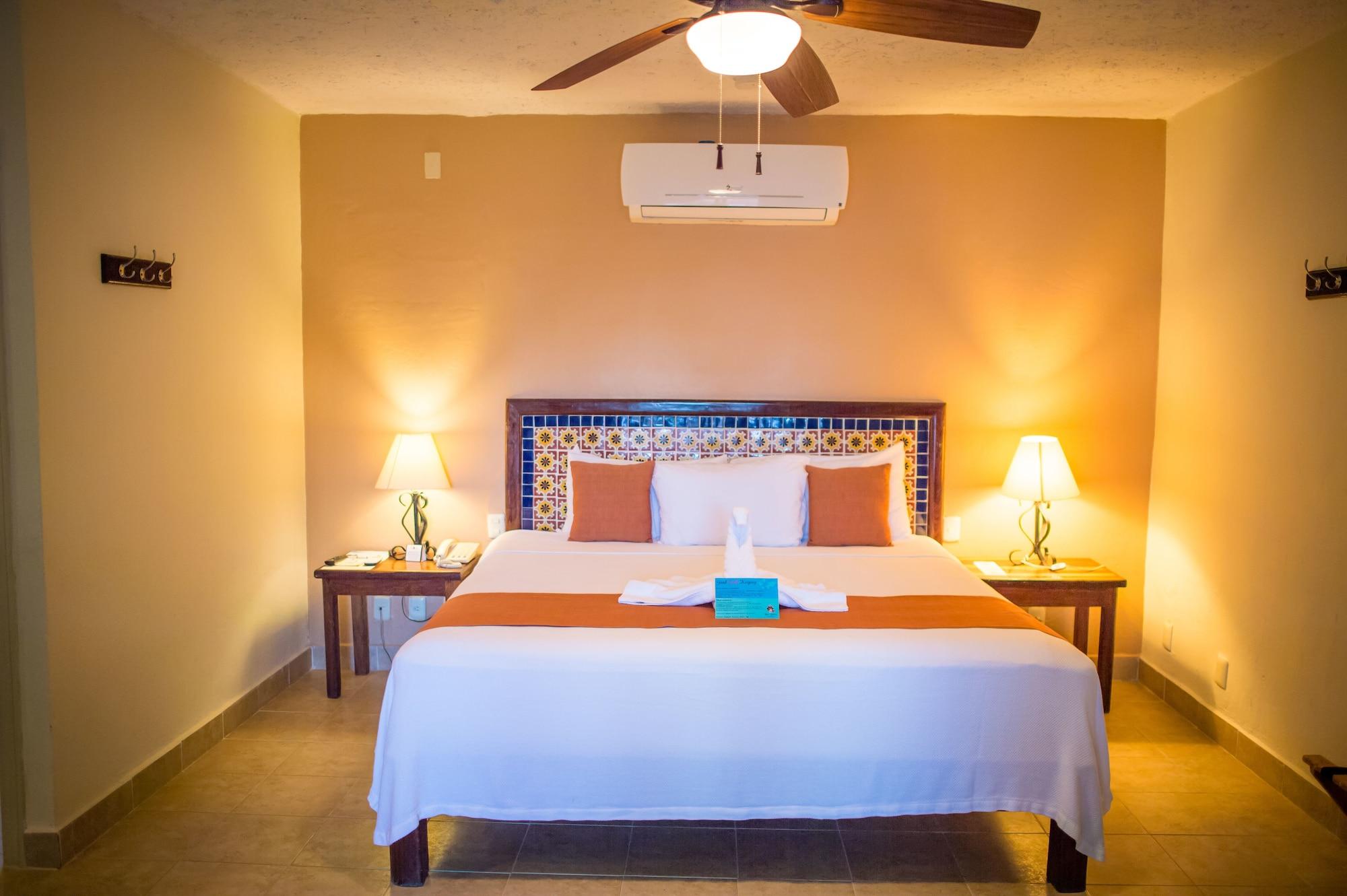 Habitación con Vista a la Alberca con Cama King