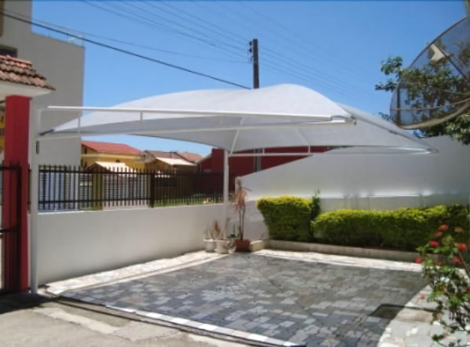 image-housing-carousel