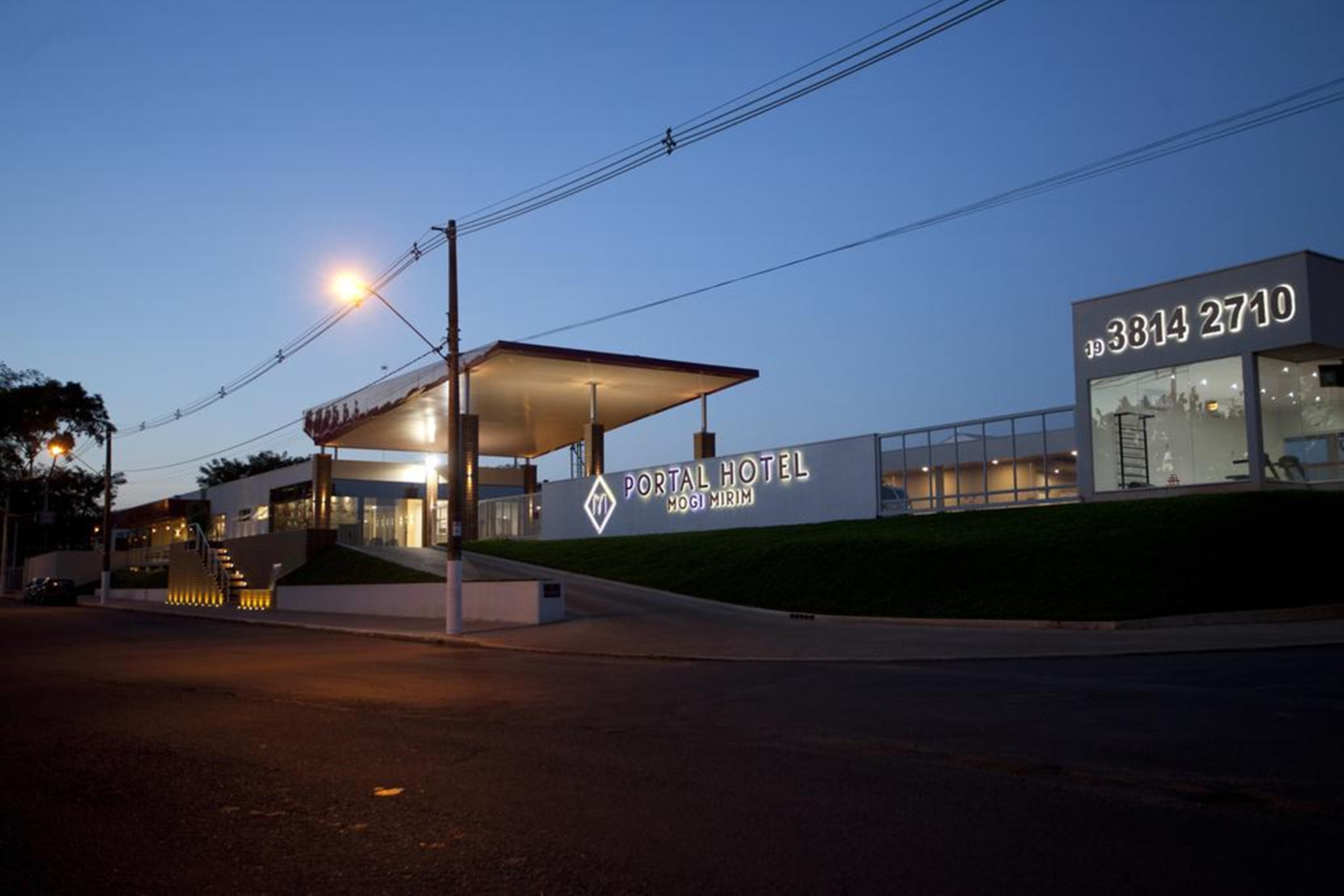 image-housing-carousel