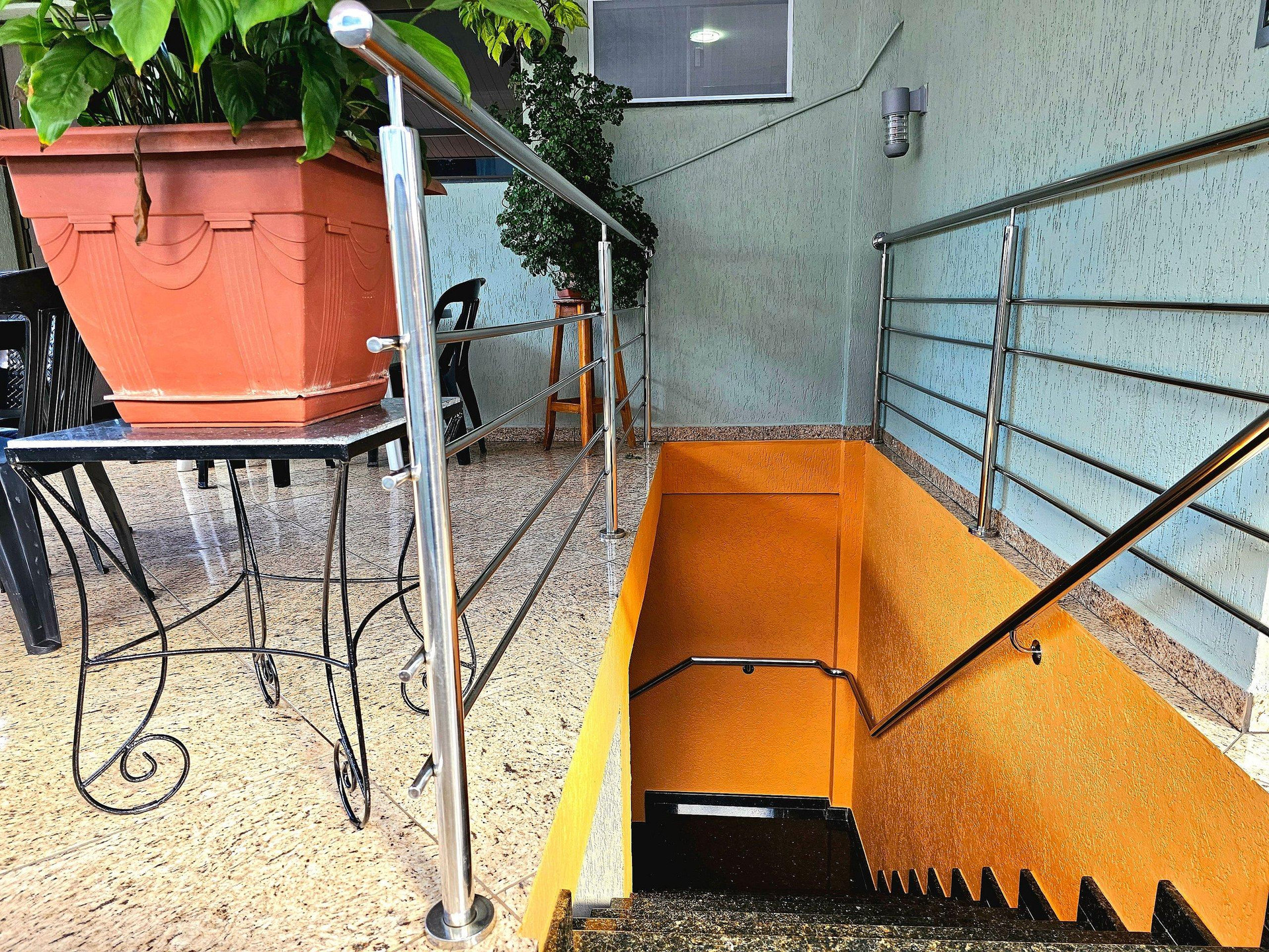 image-housing-carousel