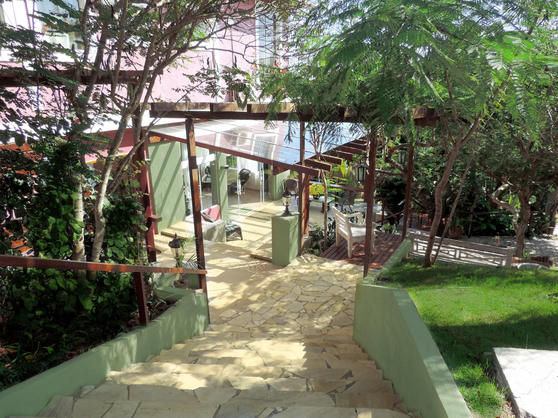 image-housing-carousel