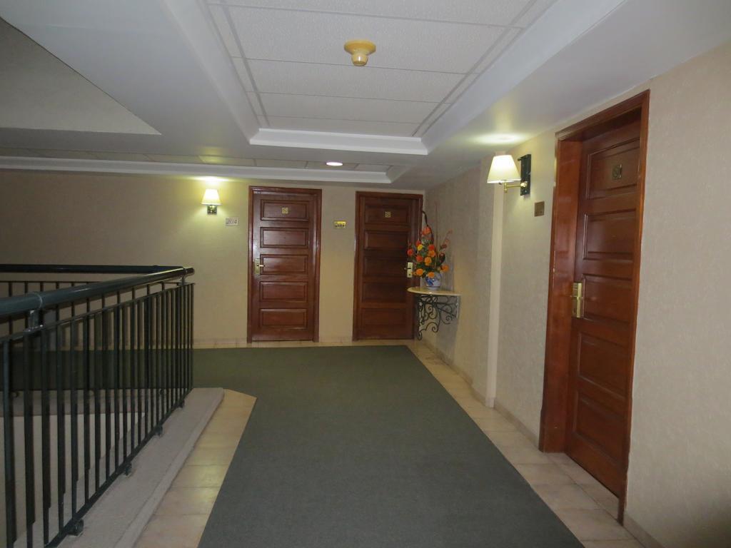 image-housing-carousel