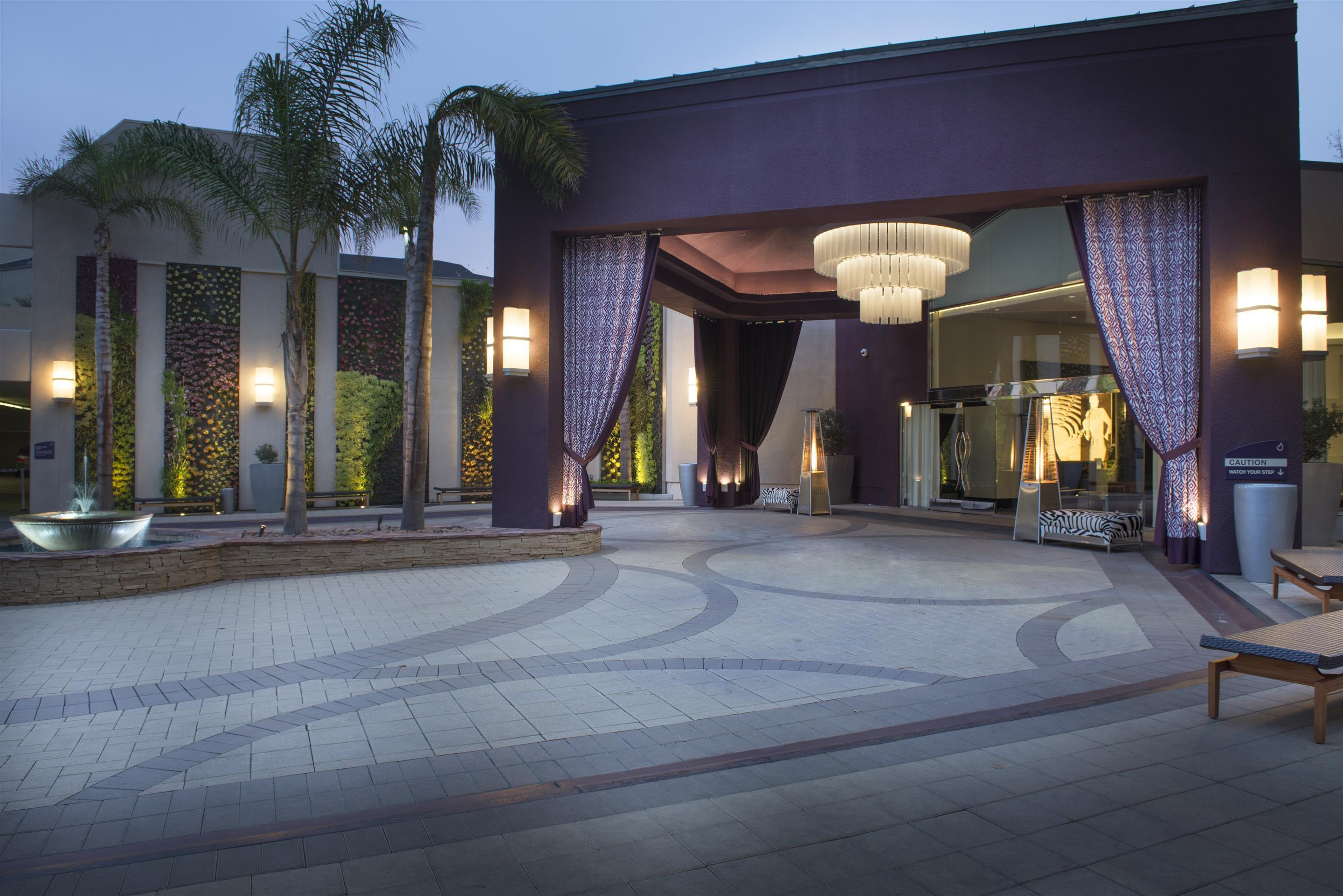 image-housing-carousel