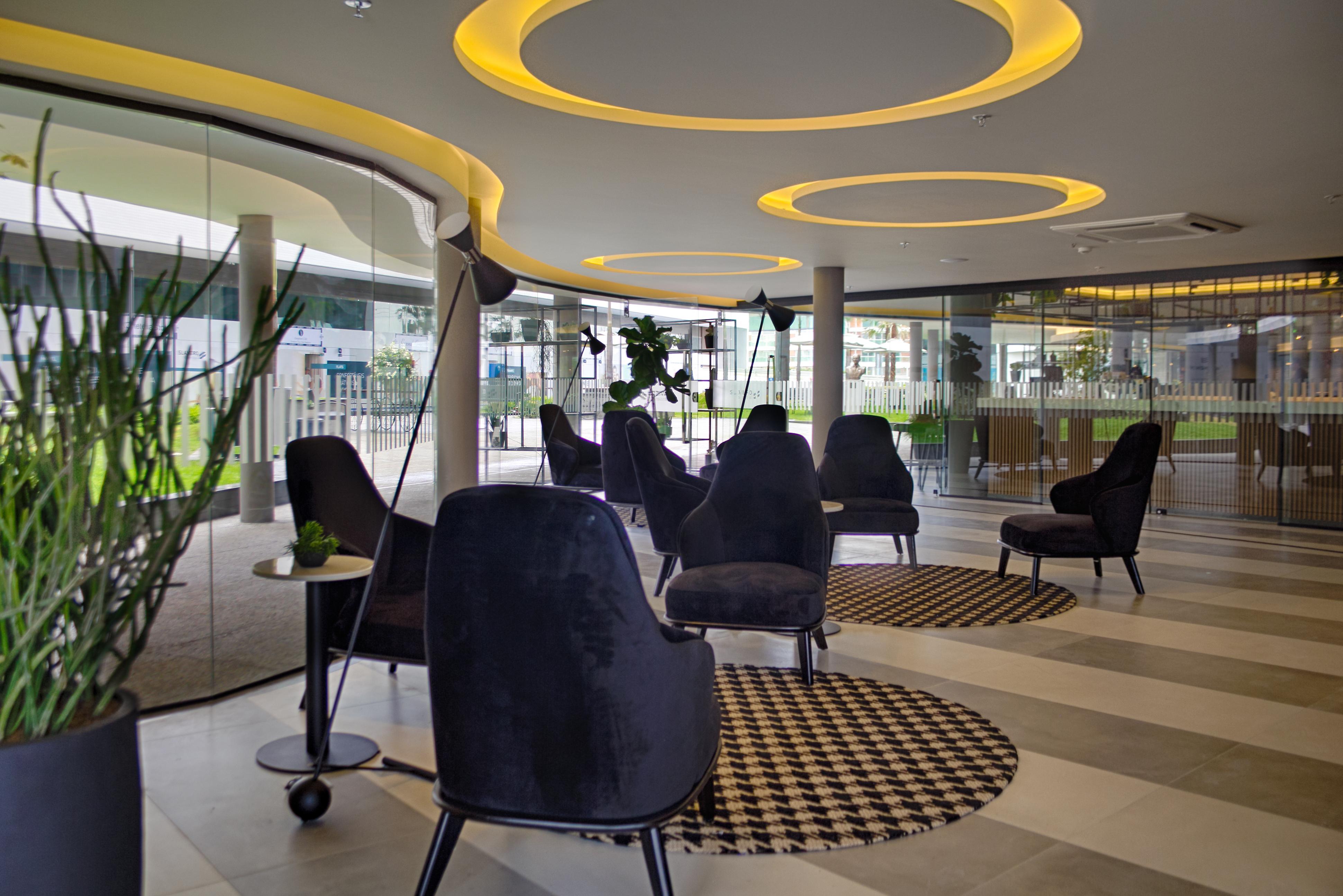 image-housing-carousel