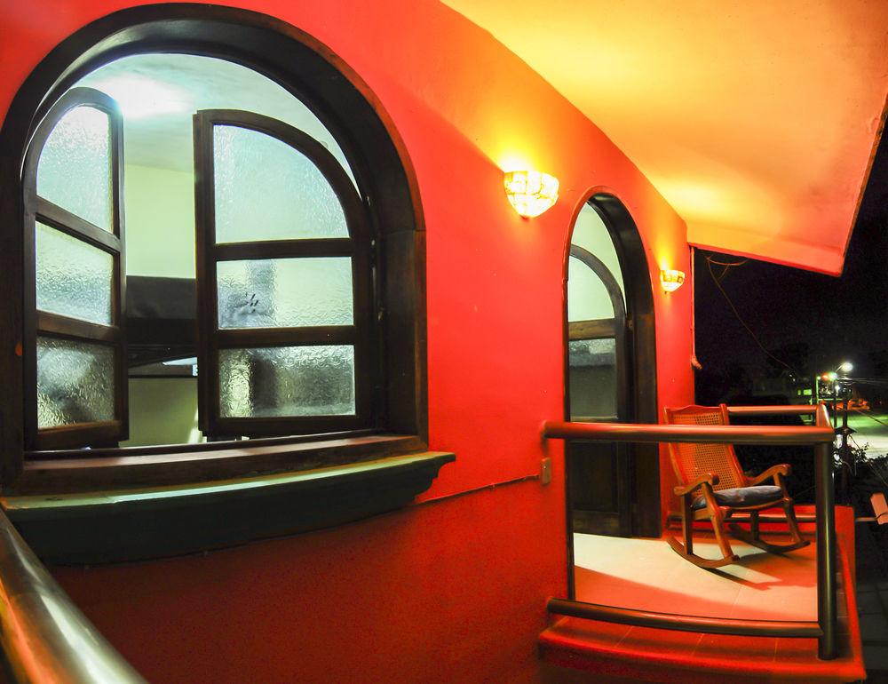 image-housing-carousel