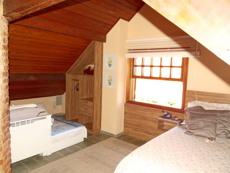 image-housing-carousel