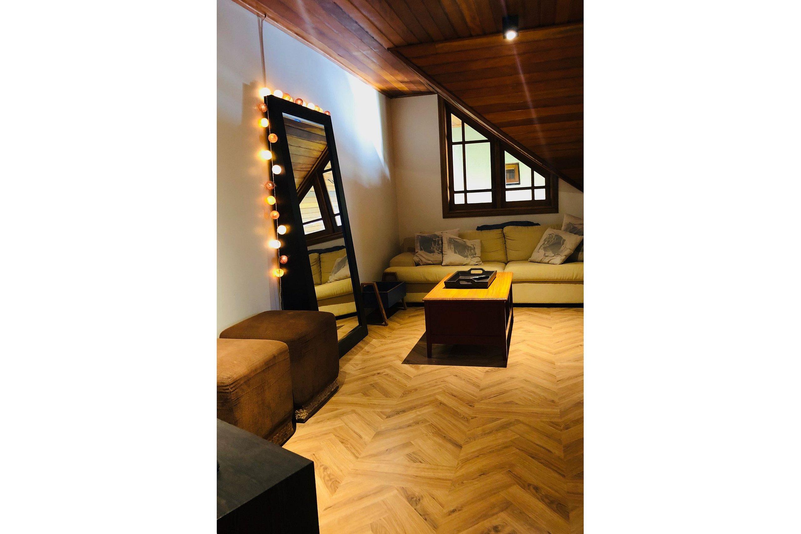 image-housing-carousel