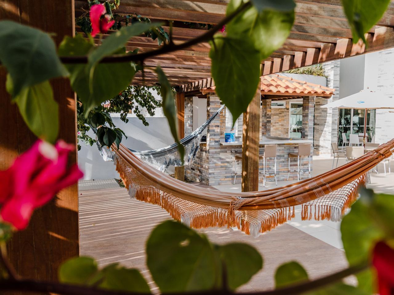 image-housing-carousel