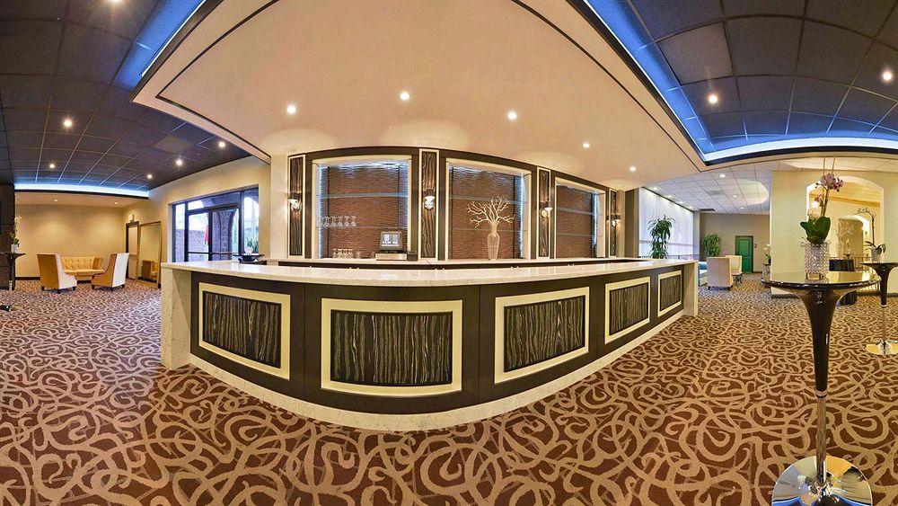 image-housing-carousel
