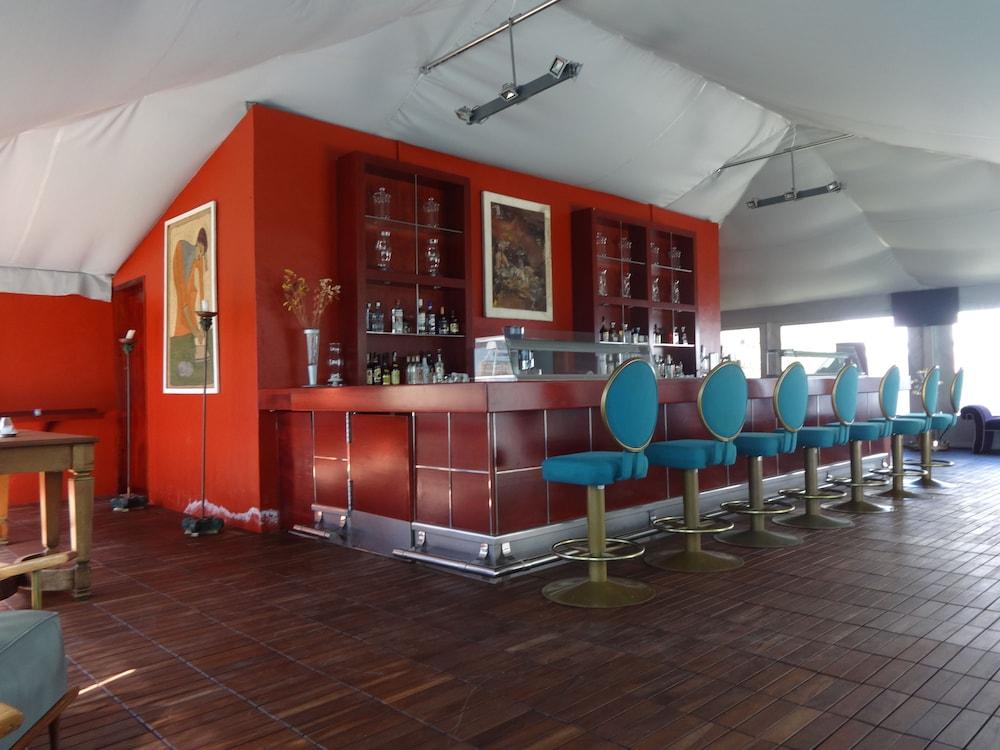 image-housing-carousel