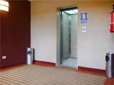 image-housing-carousel