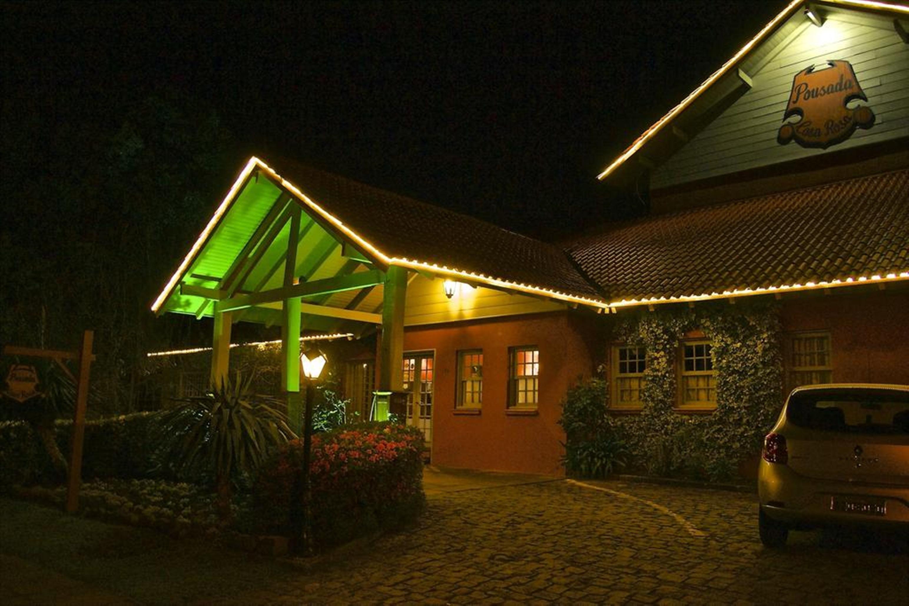 image-housing-carousel