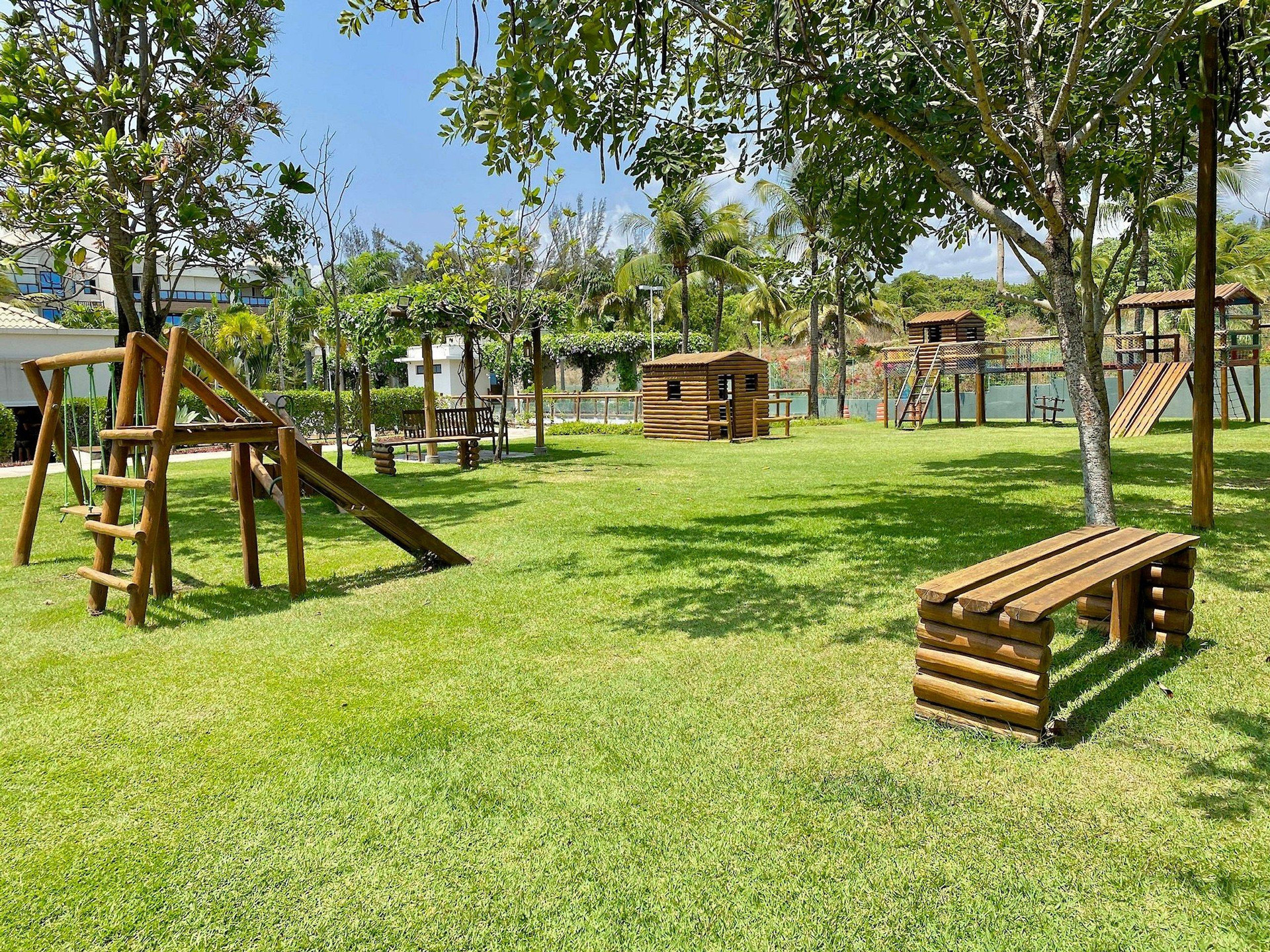 image-housing-carousel