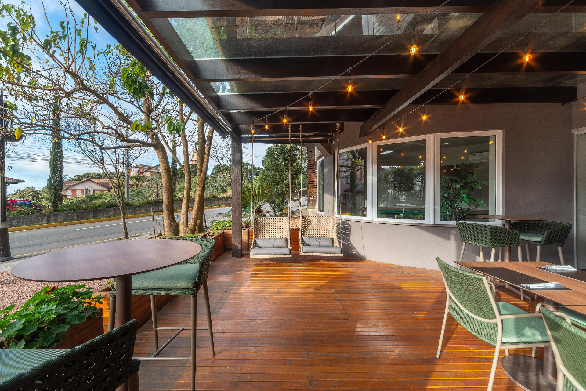 image-housing-carousel