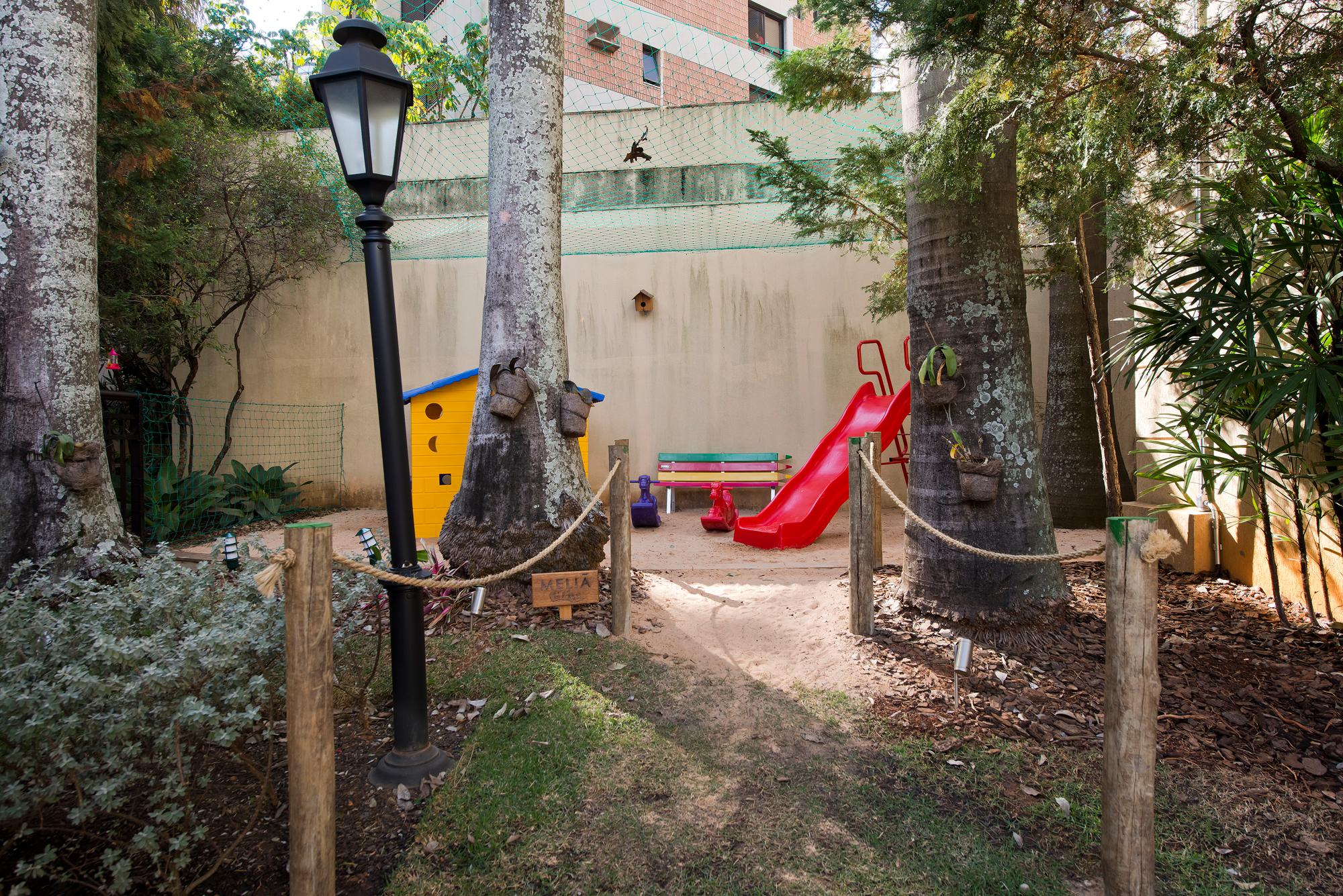 image-housing-carousel