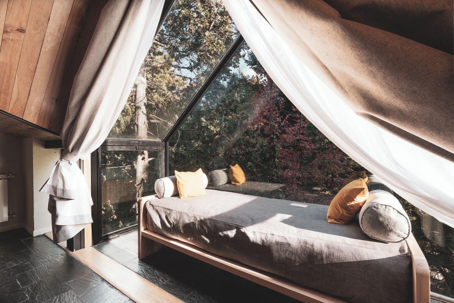 image-housing-carousel