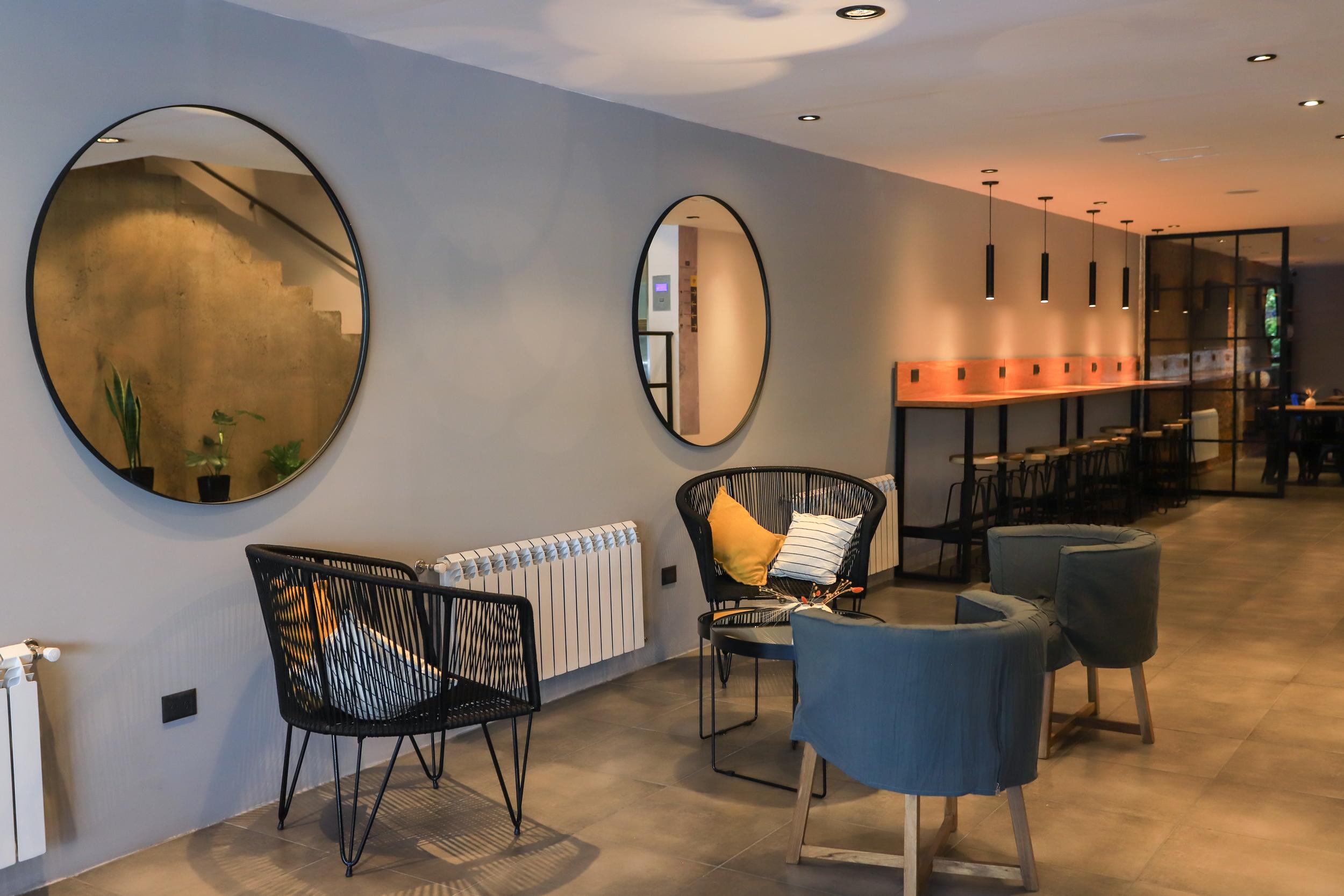 image-housing-carousel