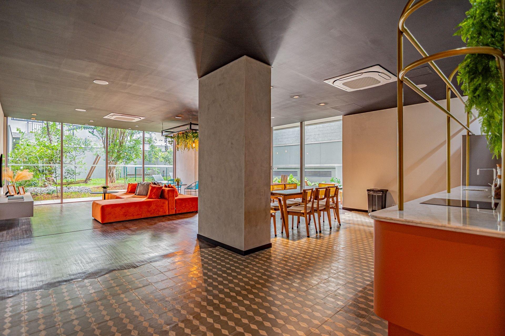 image-housing-carousel