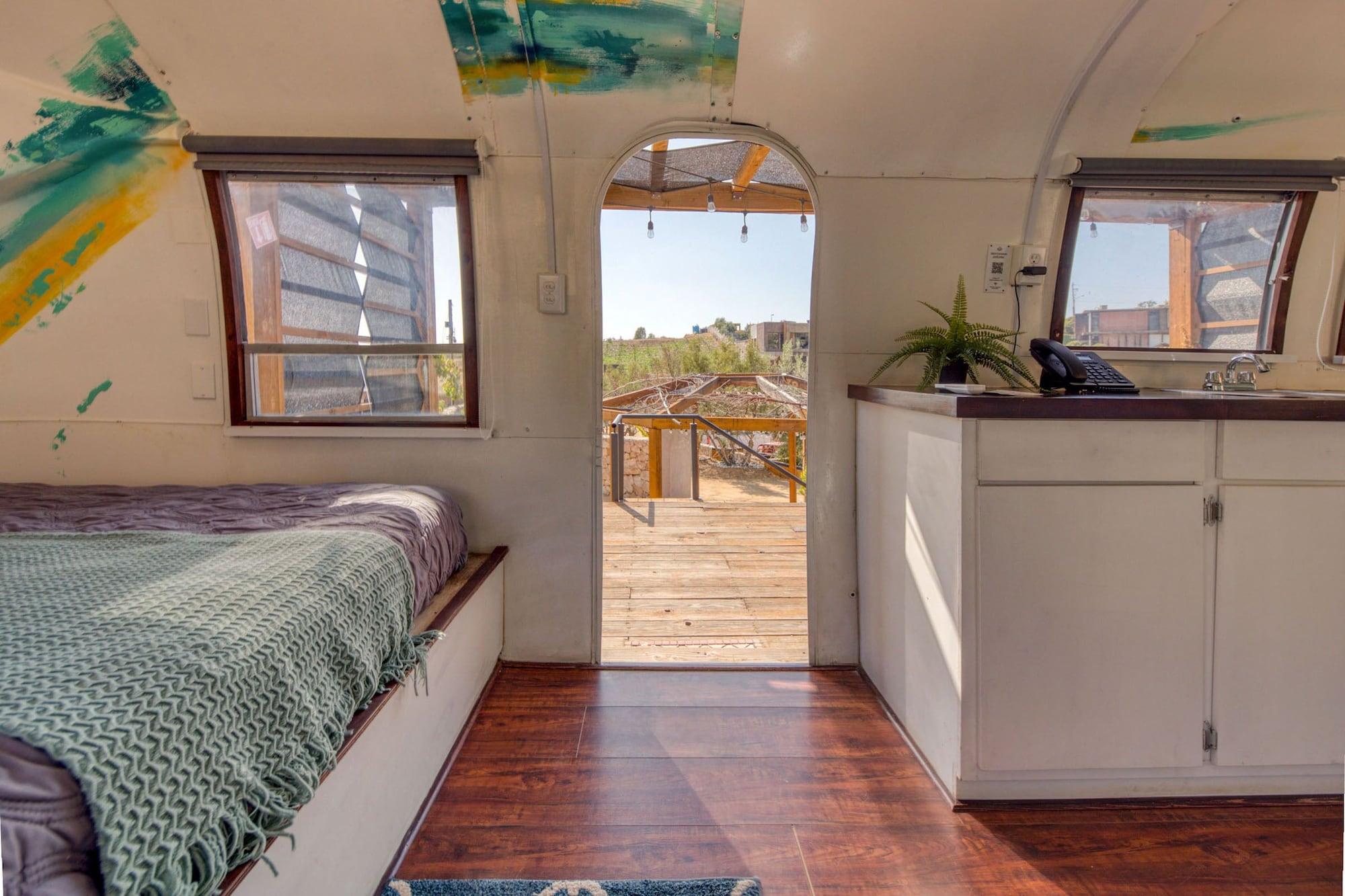 image-housing-carousel