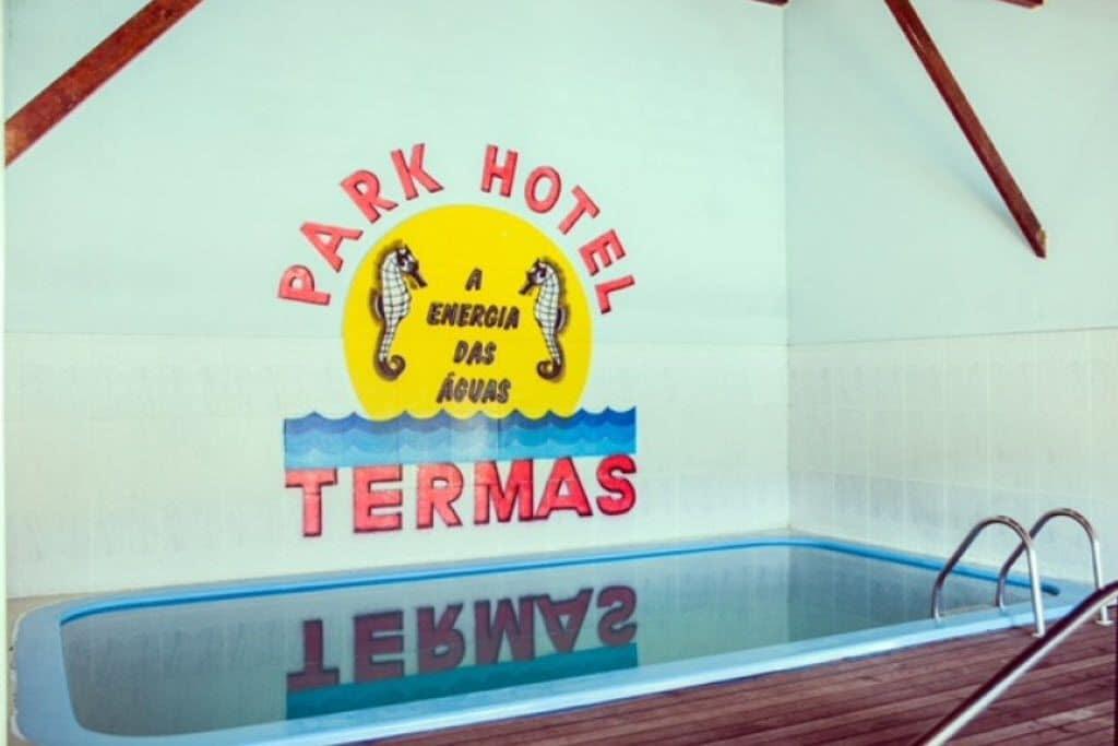 image-housing-carousel