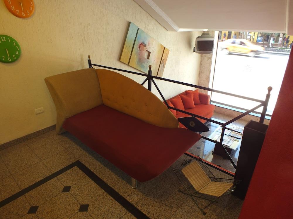 image-housing-carousel