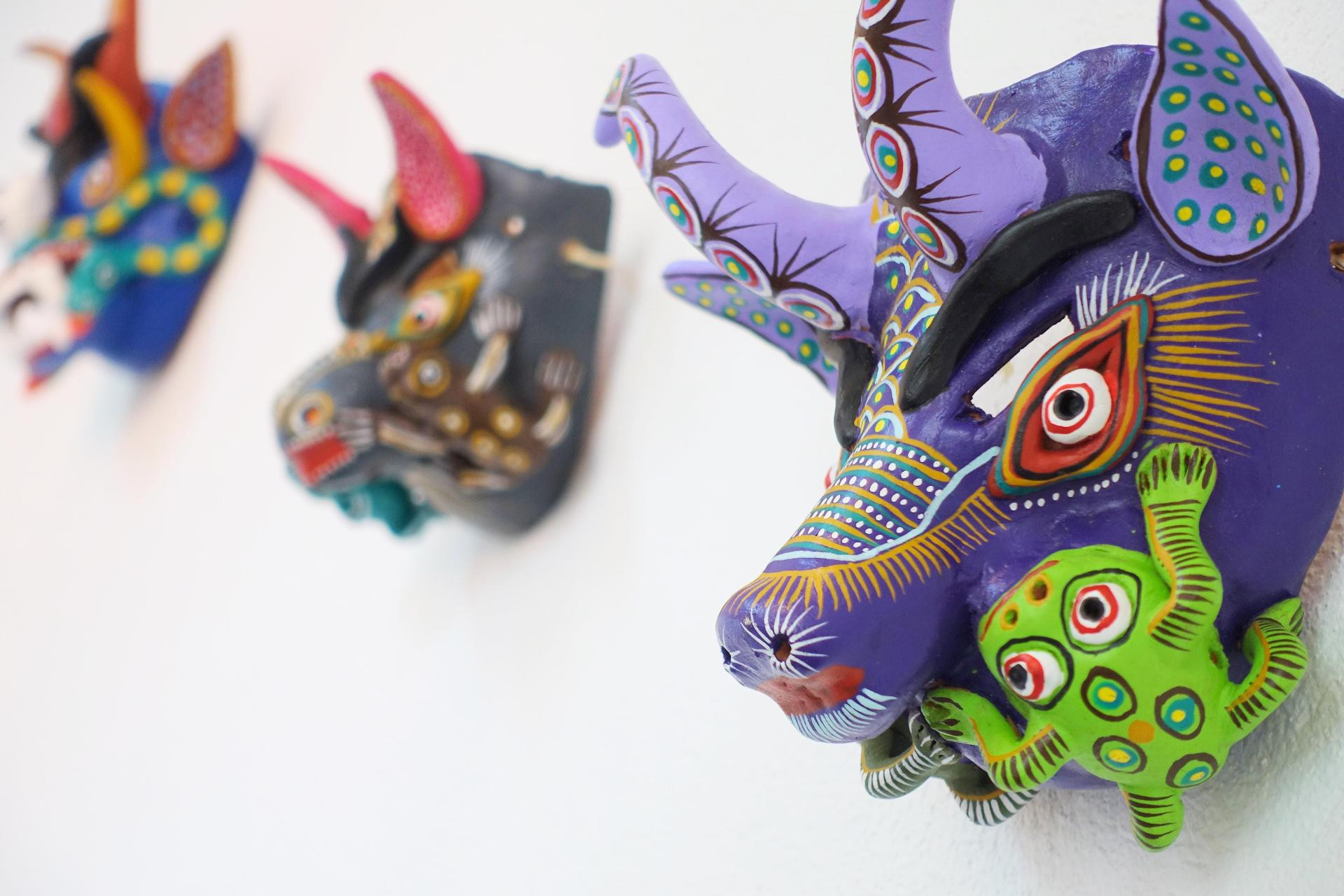 image-housing-carousel