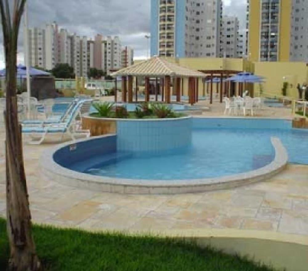 image-housing-carousel