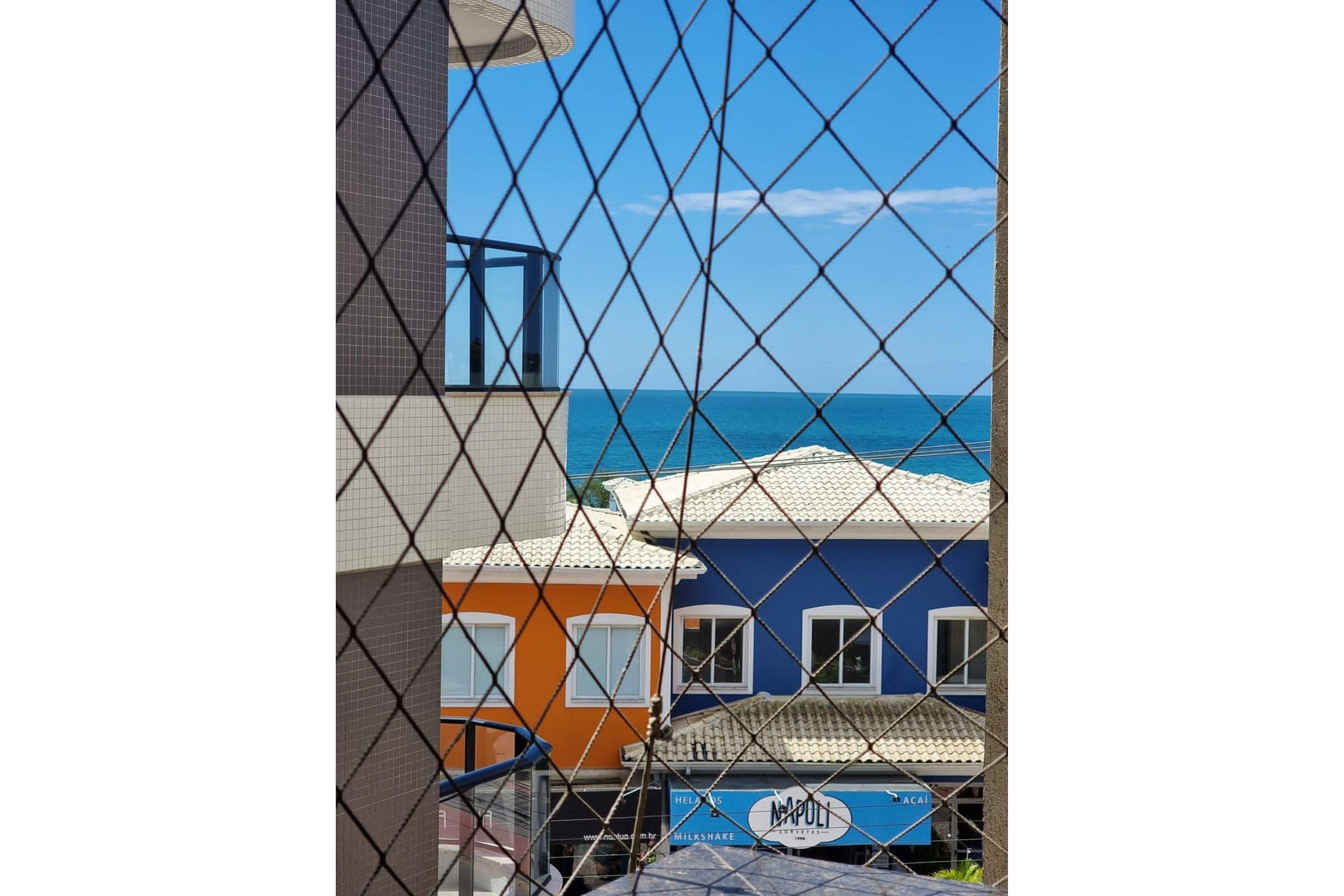 image-housing-carousel