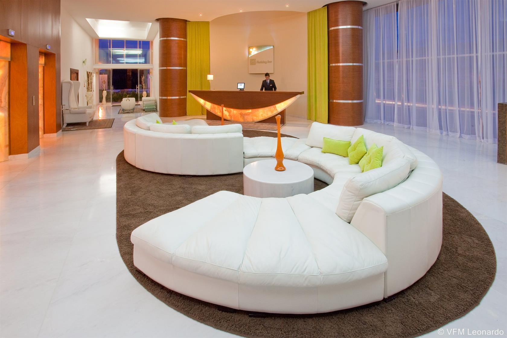 image-housing-carousel