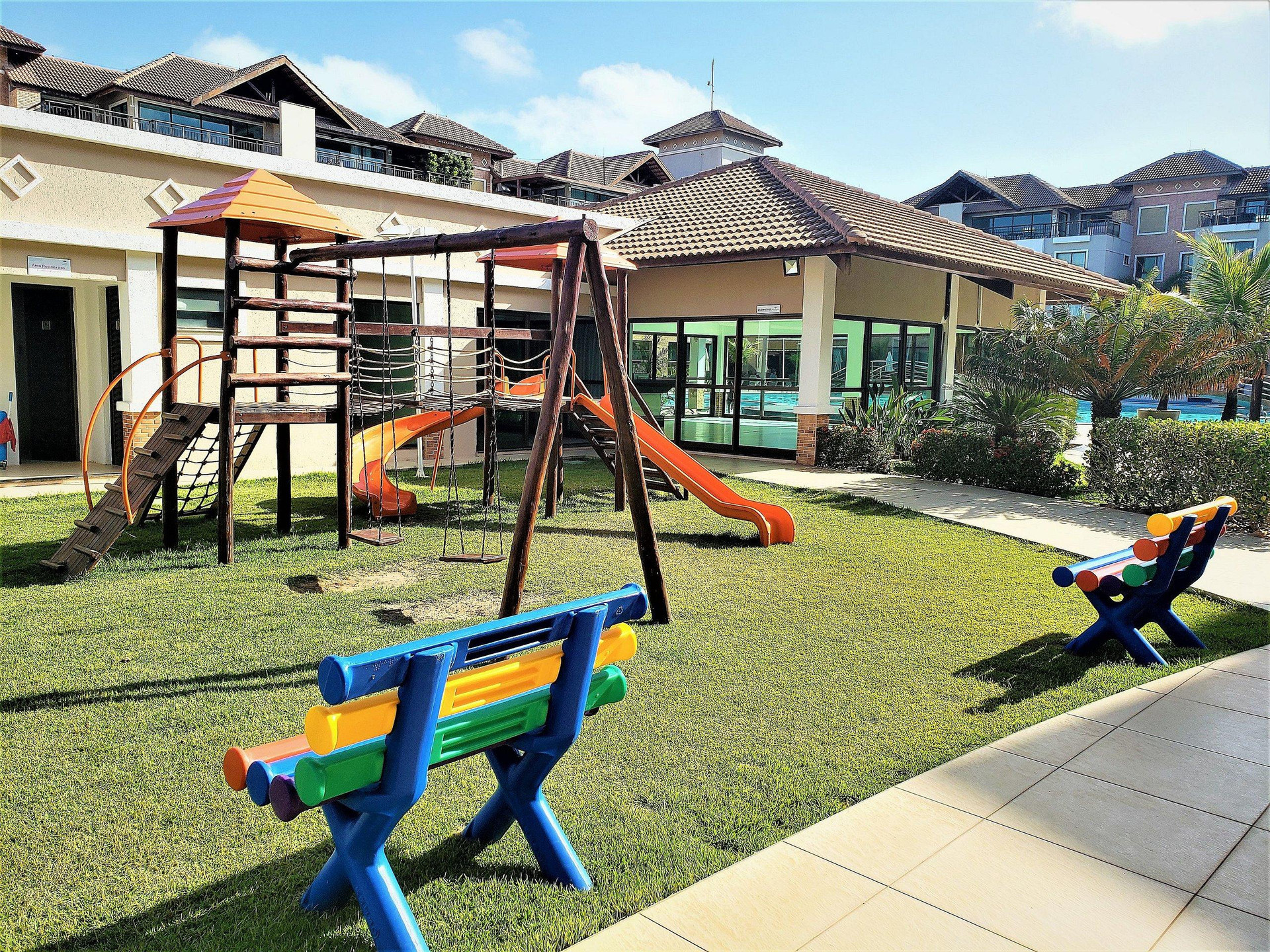 image-housing-carousel