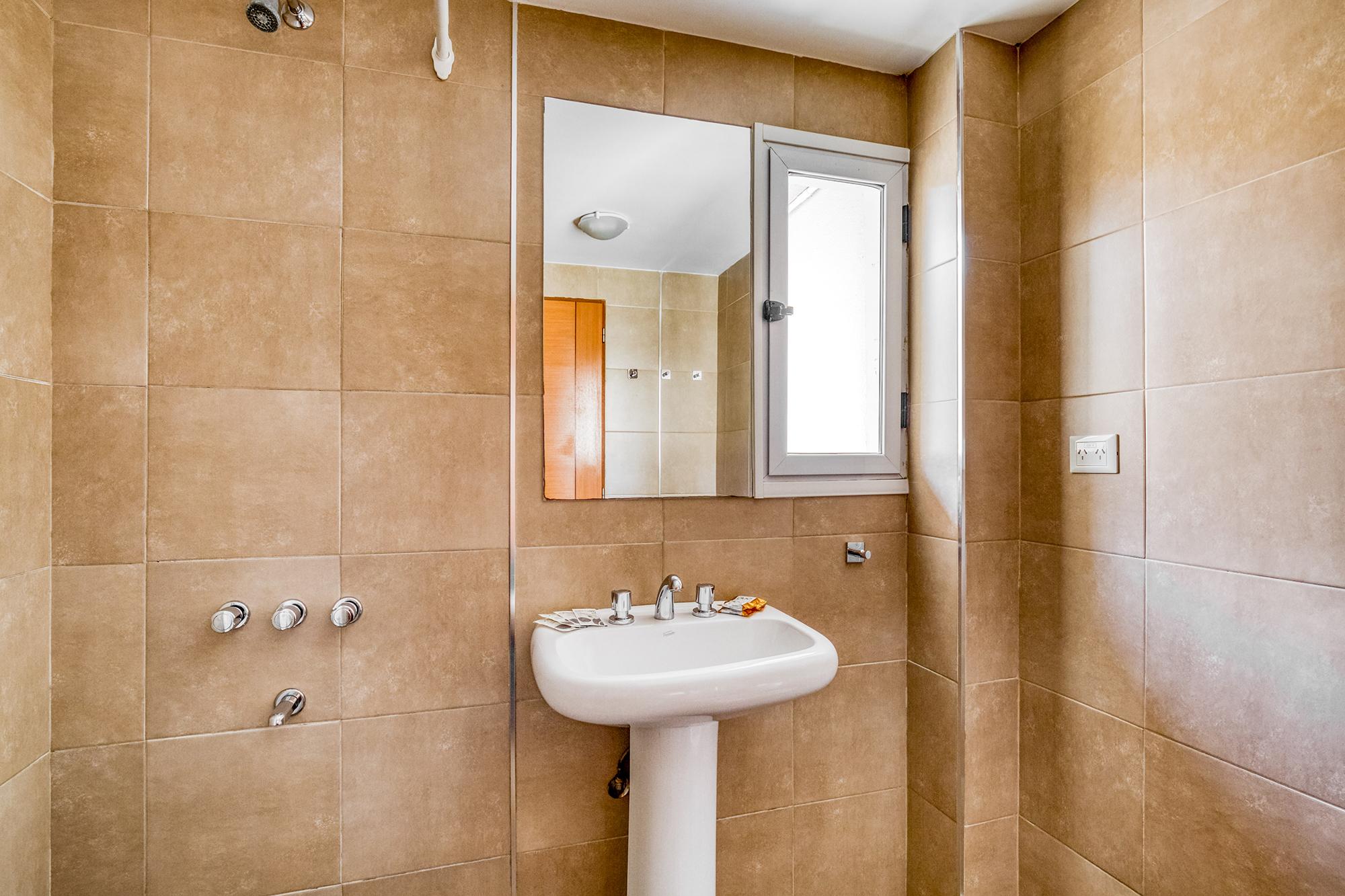 image-housing-carousel