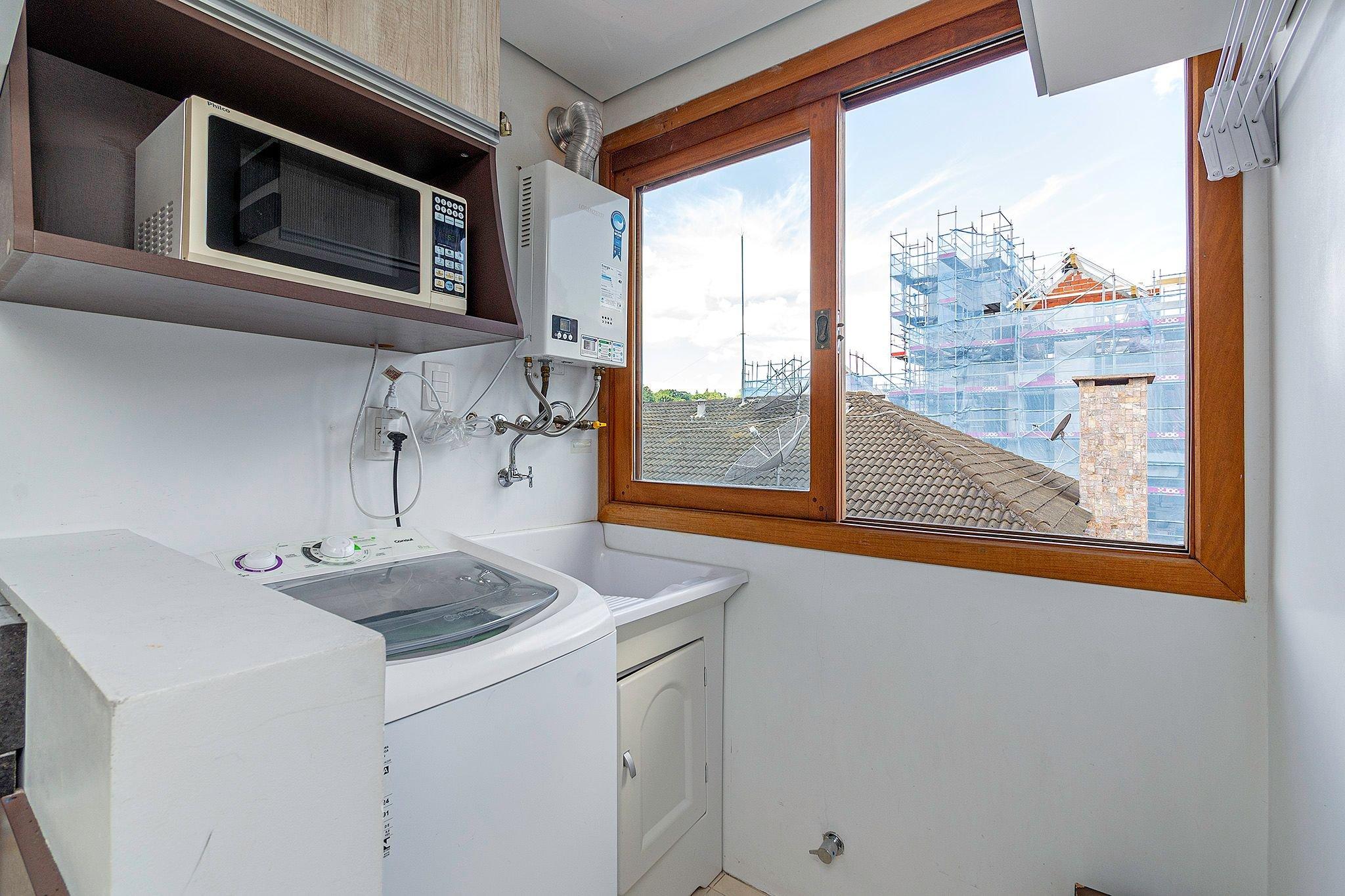 image-housing-carousel