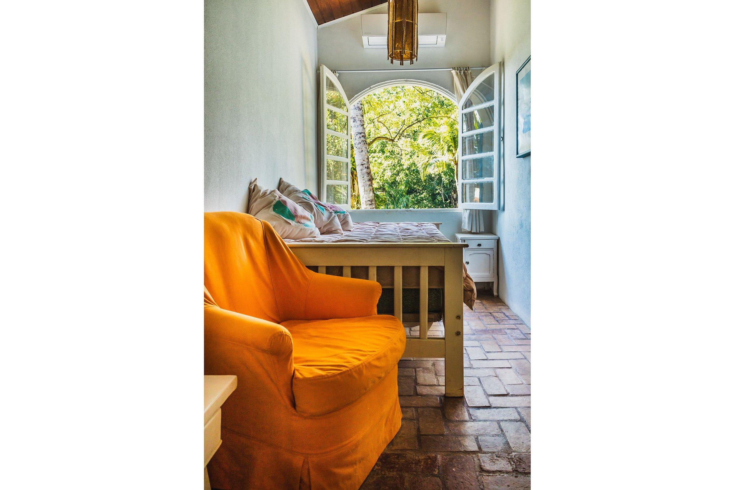 image-housing-carousel