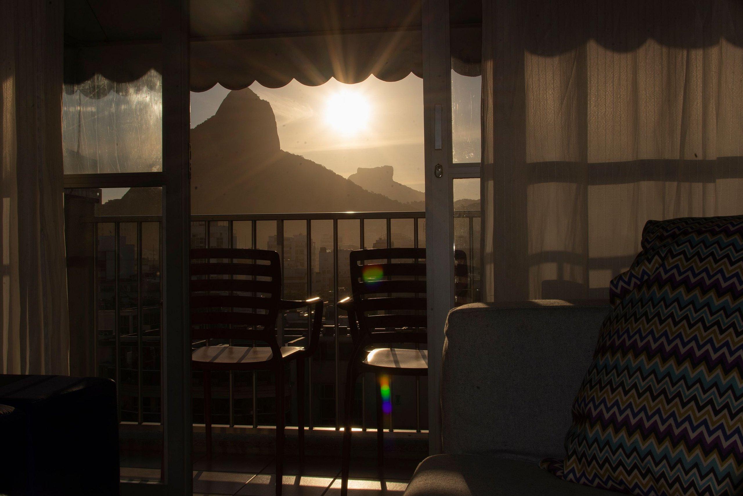 image-housing-carousel