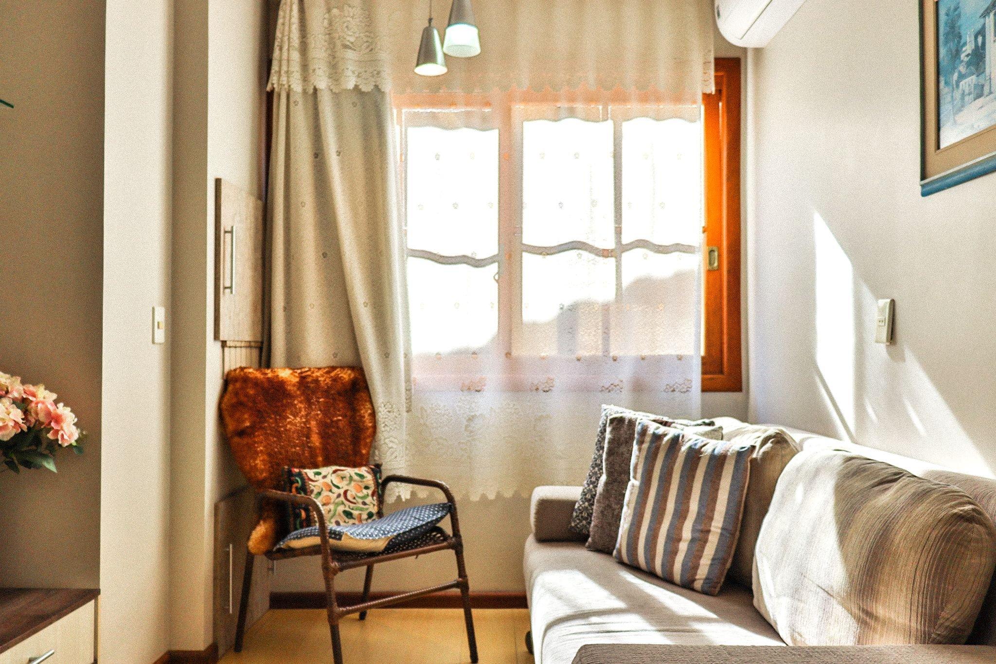 image-housing-carousel