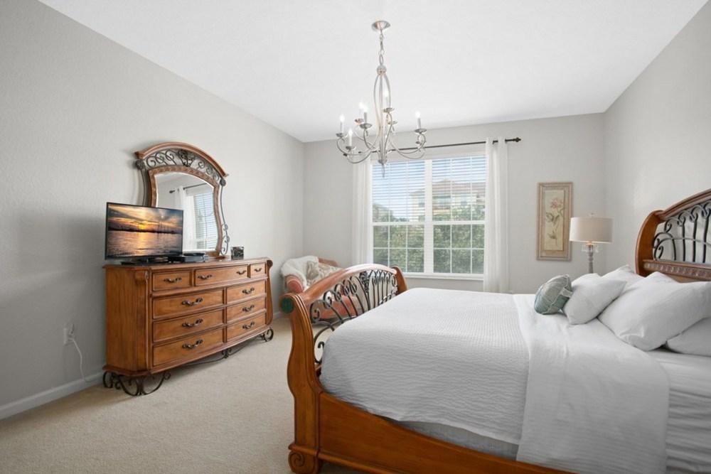 image-housing-carousel