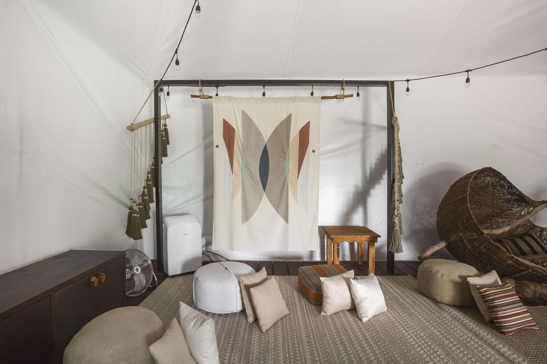 image-housing-carousel