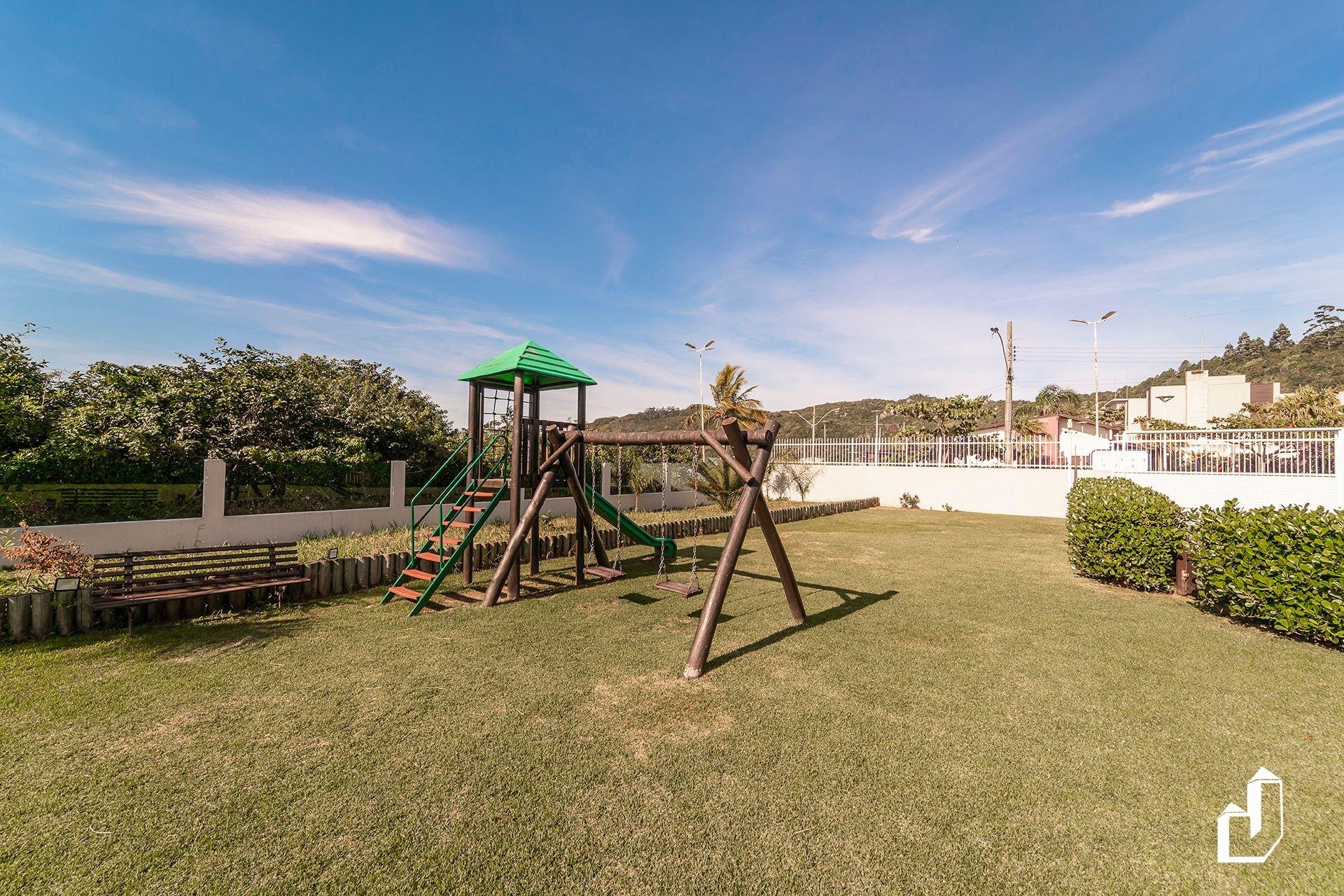 image-housing-carousel
