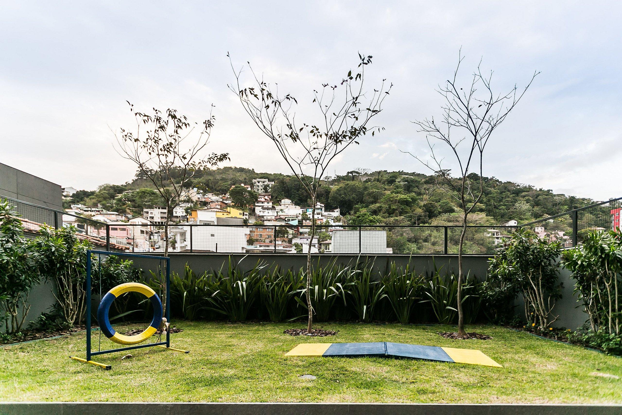 image-housing-carousel