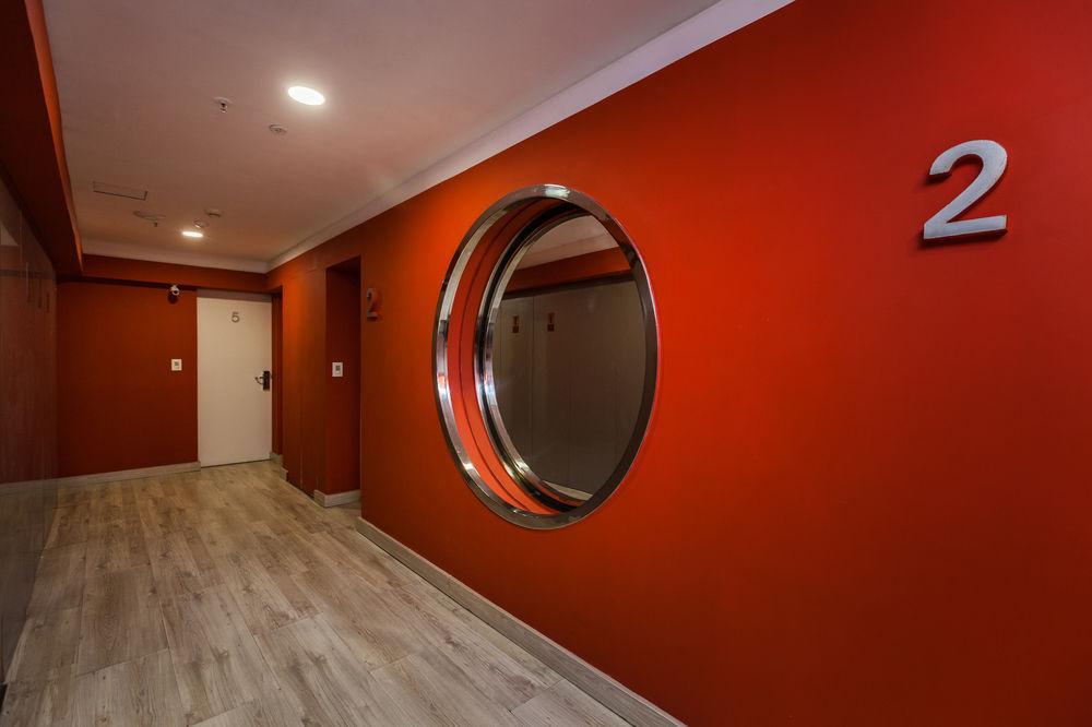 image-housing-carousel