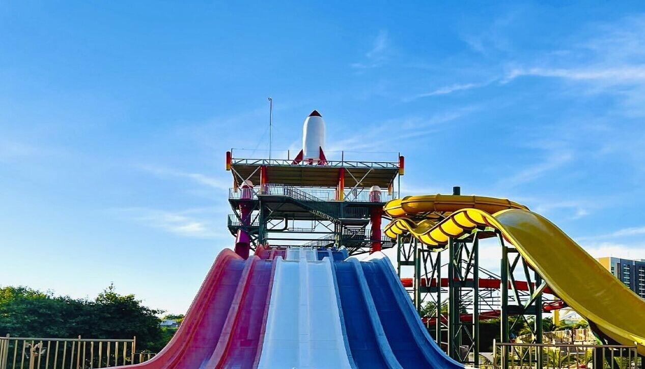 image-housing-carousel