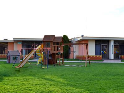 image-housing-carousel