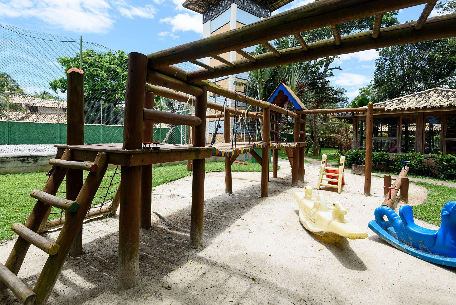 image-housing-carousel