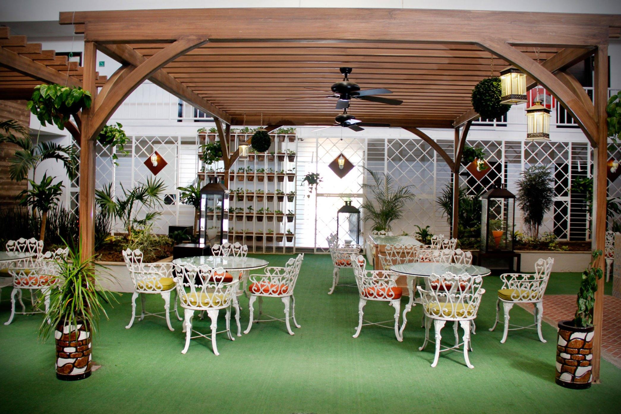 image-housing-carousel